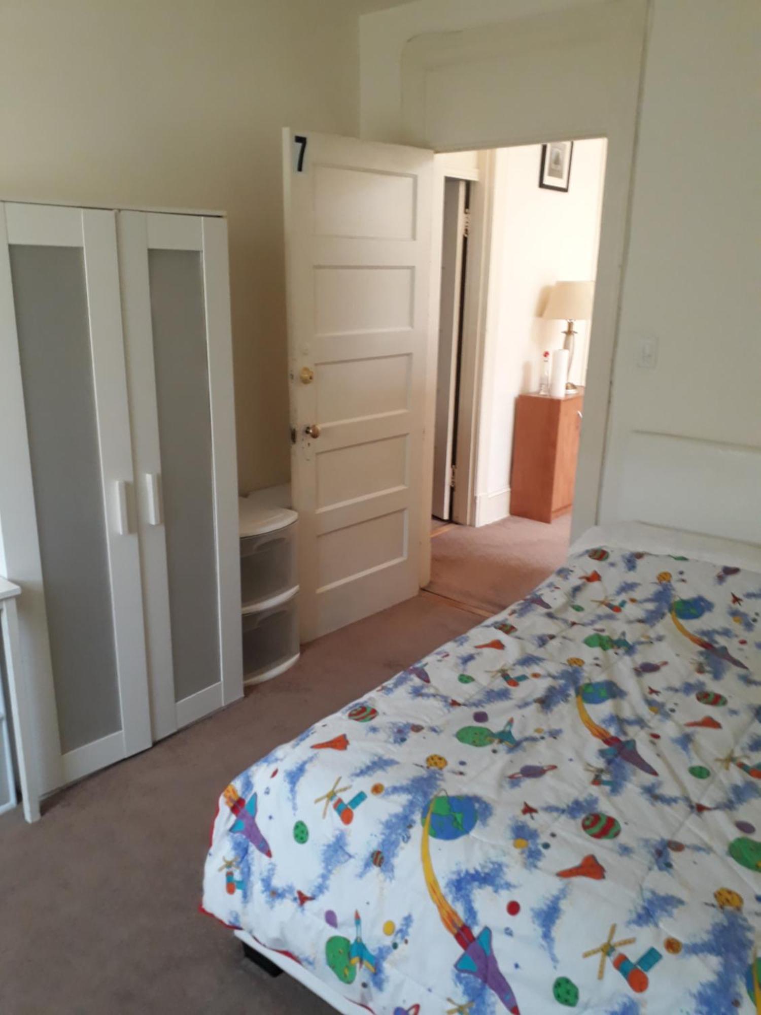 Pleasant Rooming House Homestay